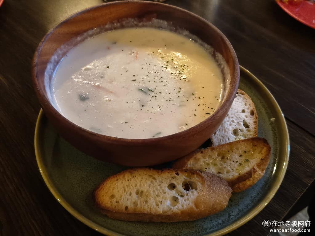 美式餐酒館 ABV Bar Kitchen 台北敦化店 台北敦化店菜單 台北敦化店推薦 大安區美食 香濃蟹肉濃湯 份量超級大,完全是兩到三人份的量,幸好店員在點餐的時候會先提醒,不然真的很容易點太多喝不完。濃湯味道濃郁,很適合多人分享。 @在地老饕阿府