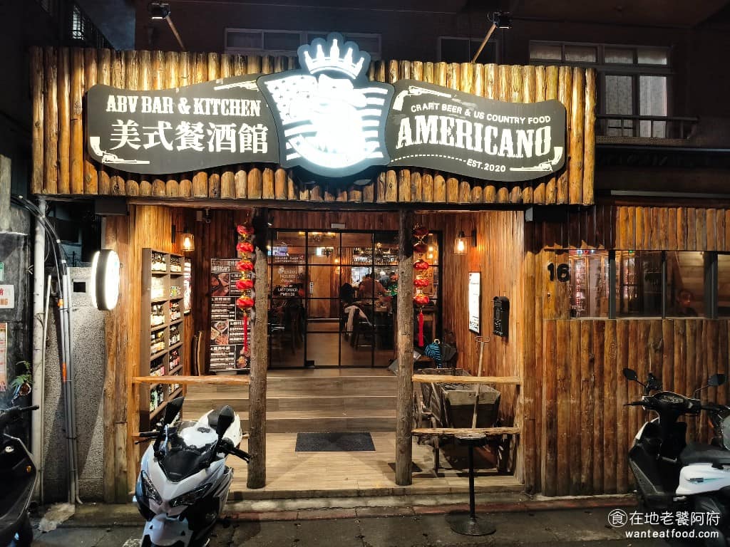美式餐酒館 ABV Bar Kitchen 台北敦化店 台北敦化店菜單 台北敦化店推薦 大安區美食 ABV Bar & Kitchen 美式餐酒館 台北敦化店,是一間主打美式 BBQ、漢堡、牛排的餐酒館,位在大安區忠孝東路靠近敦化南路的巷子裡。 @在地老饕阿府