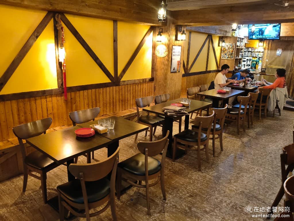 美式餐酒館 ABV Bar Kitchen 台北敦化店 台北敦化店菜單 台北敦化店推薦 大安區美食 店裡從中午 12 點營業到凌晨 1 點,下午沒有空班時間,所以不管是午餐、晚餐,還是下班後想喝一杯,隨時都能來,菜單選擇很豐富,有美式經典料理,也有多人套餐,適合朋友聚會或情侶約會。 @在地老饕阿府