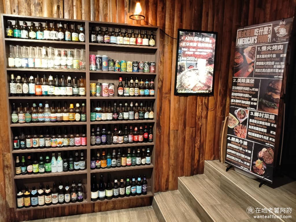 美式餐酒館 ABV Bar Kitchen 台北敦化店 台北敦化店菜單 台北敦化店推薦 大安區美食 這裡最大的特色,就是有超過 300 款世界精釀啤酒,而且現場有專業侍酒師,可以幫你推薦,適合搭配餐點的啤酒。 @在地老饕阿府