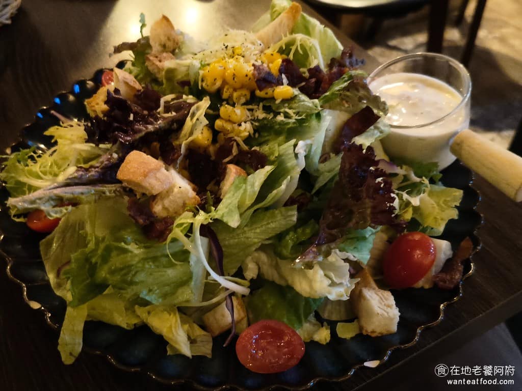 美式餐酒館 ABV Bar Kitchen 台北敦化店 台北敦化店菜單 台北敦化店推薦 大安區美食 美式田園沙拉 店內的沙拉調味比較清淡,味道偏淡適合喜歡吃原味或想要解膩的人。如果喜歡重口味的話,可能會覺得味道不太夠。 @在地老饕阿府