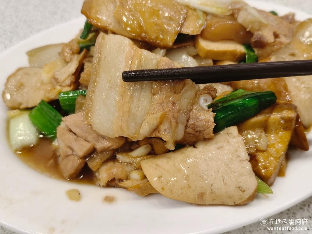 忠南飯館 忠南飯館菜單 忠南飯館推薦 大安區美食 大安美食 中式料理 眷村菜 豆干炒得很軟嫩,回鍋肉的肉質也不會太硬,吃得到淡淡的蔥爆香味,只不過不是用豆瓣醬的做法,吃起來的口味也是偏淡。 @在地老饕阿府