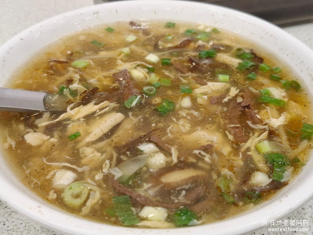 忠南飯館 忠南飯館菜單 忠南飯館推薦 大安區美食 大安美食 中式料理 眷村菜 酸辣湯 湯頭濃郁香醇,酸辣比例調得恰到好處,不會太酸,也不會太辣。 @在地老饕阿府