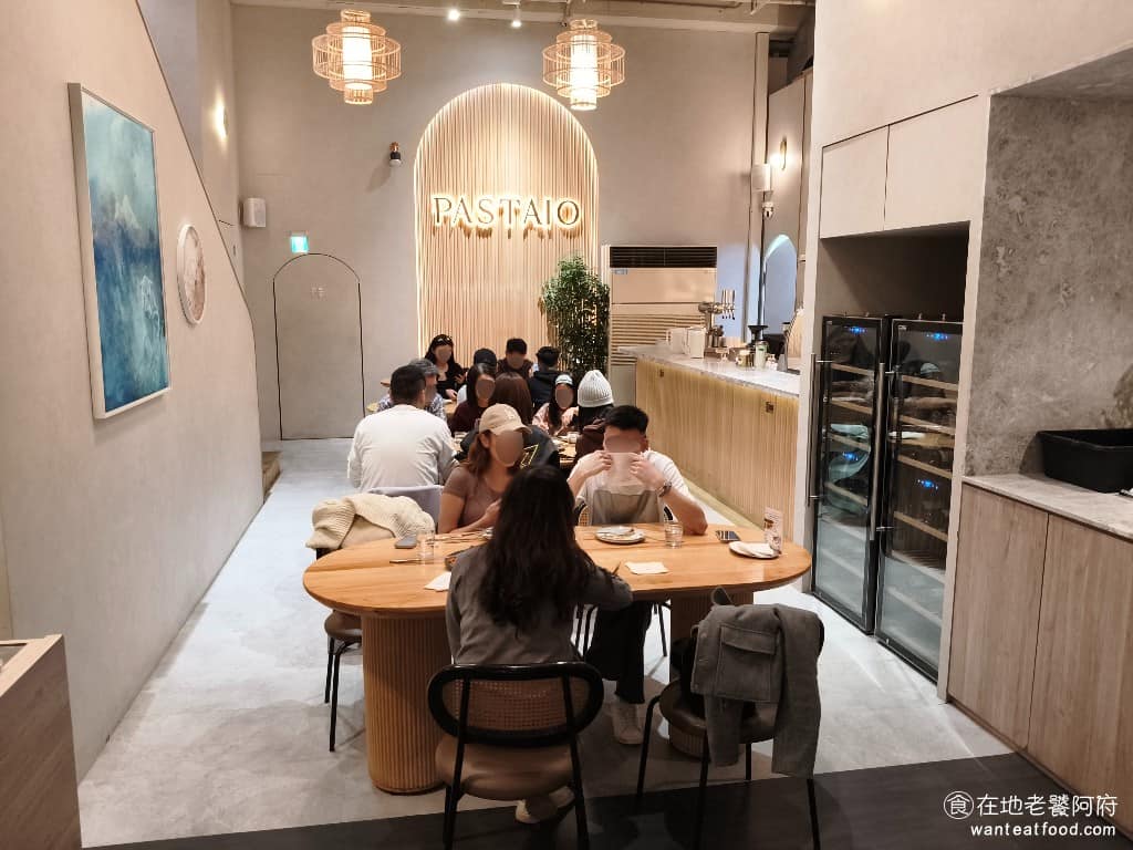 Pastaio 內湖 內湖菜單 內湖推薦 內湖區美食 內湖美食 西湖美食 義式料理 義大利麵 內湖店有明亮而現代的用餐環境,設計結合當代元素,創造出舒適時尚的空間,以木質材料和柔和照明,搭配金屬與大理石材質。 @在地老饕阿府