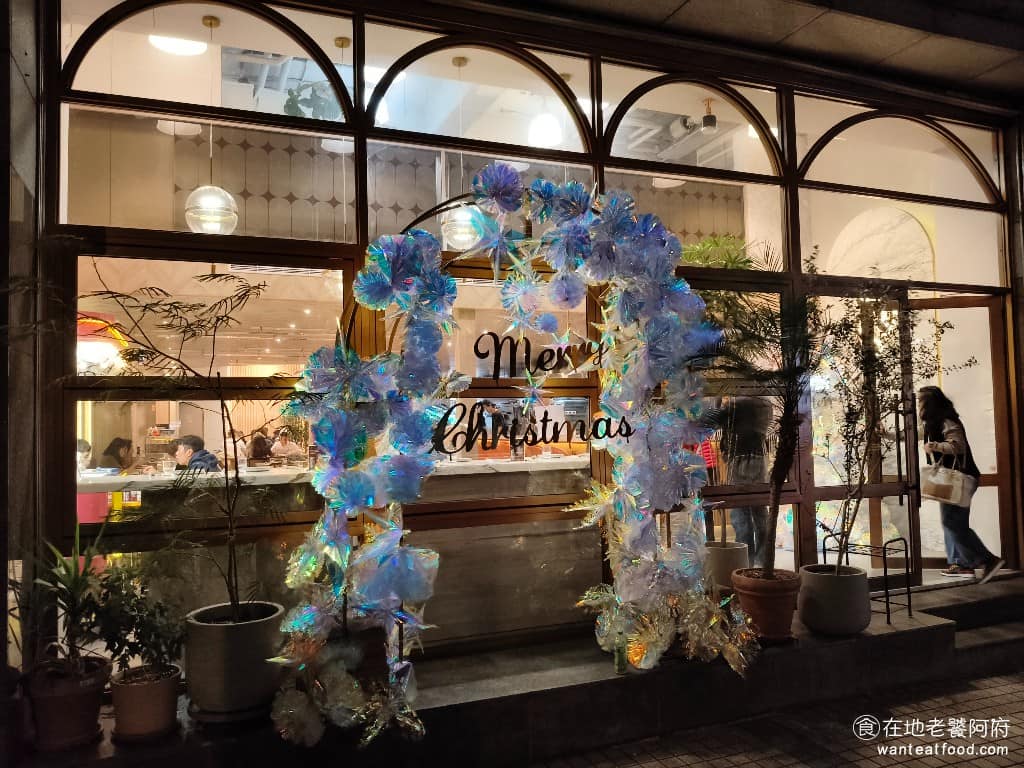 Pastaio 內湖 內湖菜單 內湖推薦 內湖區美食 內湖美食 西湖美食 義式料理 義大利麵 開在內湖科技園區內,平日午晚餐生意都很好,店內最特別的就是刺客義大利麵,這是源自 1960 年代義大利南部巴里的經典料理。Pastaio 選用新鮮白吉他的麵,取代傳統乾燥麵,讓這裡的義大利麵與外面不同,口感會更Q彈有嚼勁。 @在地老饕阿府