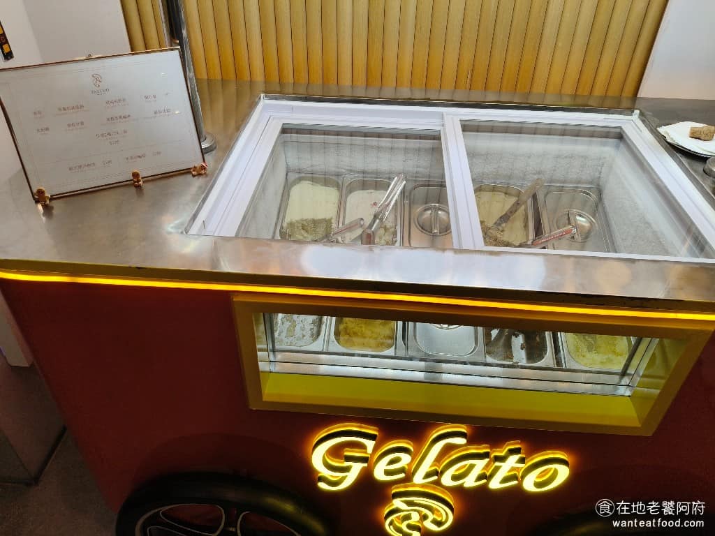 Pastaio 內湖 內湖菜單 內湖推薦 內湖區美食 內湖美食 西湖美食 義式料理 義大利麵 冰淇淋的口味有開心果、太妃糖、黑糖香蕉咖啡等口味,口味都很獨特,店內有台小巧的義大利冰淇淋車,店員會直接從餐車中瓦冰淇淋給你。 @在地老饕阿府