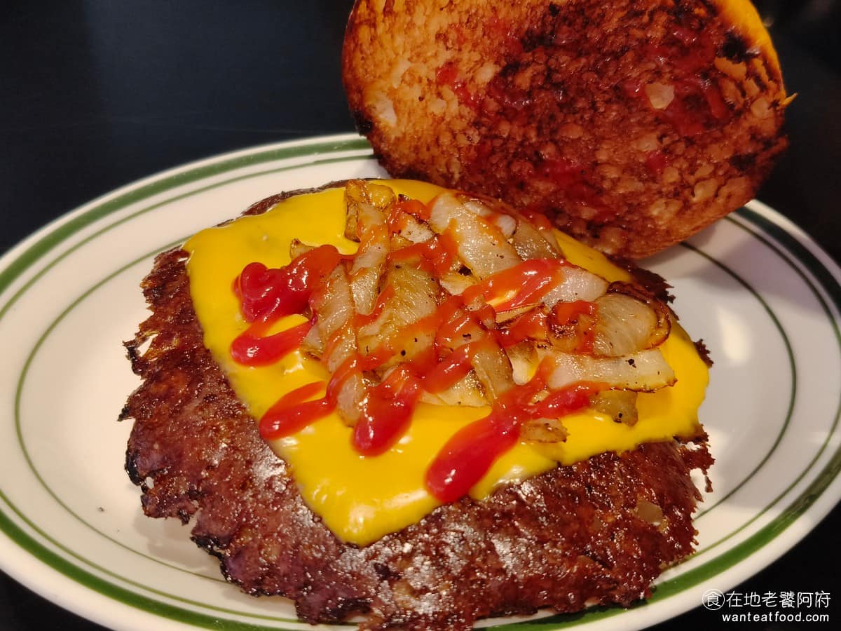 Patty Addy Burger Burger菜單 Burger推薦 大安區美食 大安美食 也是一樣的問題，裡面的漢堡肉，煎得太乾，吃起來特別的硬，不確定是不是單純今天的問題，整體感受不太好。 @在地老饕阿府
