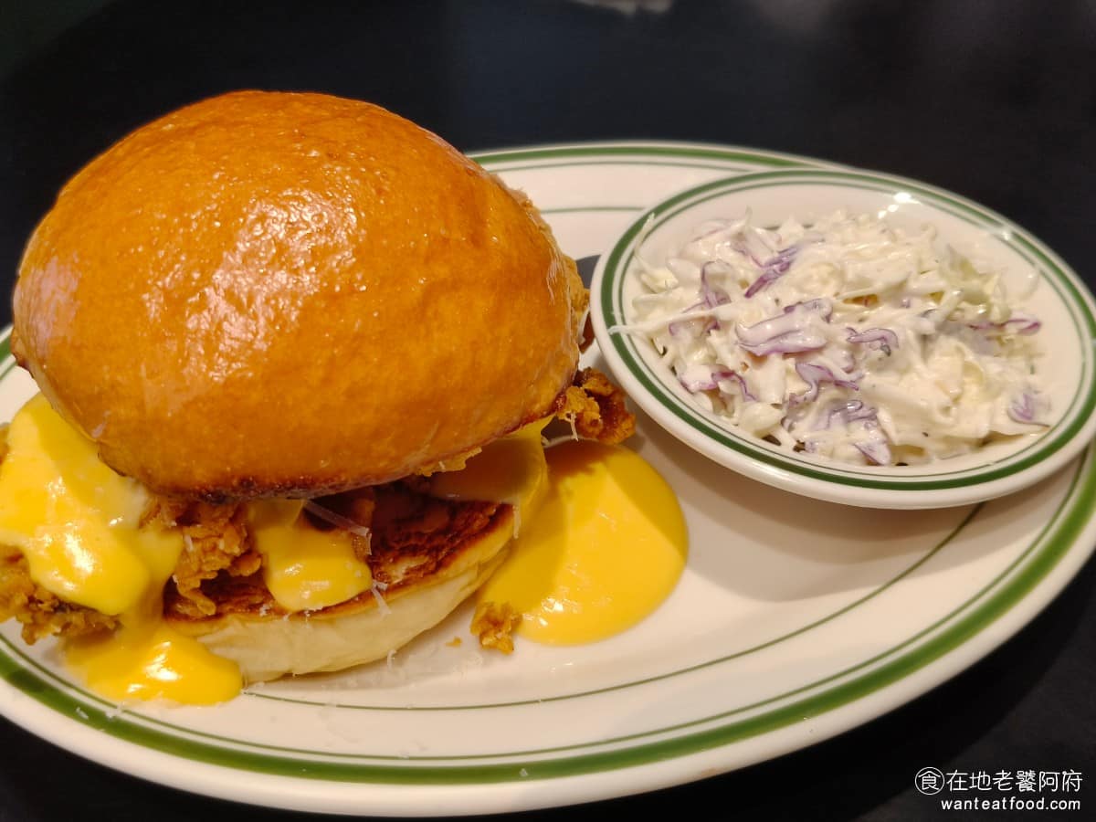Patty Addy Burger Burger菜單 Burger推薦 大安區美食 大安美食 套餐的版本，只要加 80 元，就能有 60 元的沙拉和一杯飲料。 @在地老饕阿府