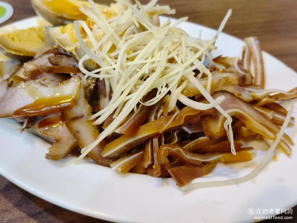 老程麵店 老程麵店菜單 老程麵店推薦 大同區美食 大同美食 台灣小吃 醡醬麵 小菜的價格平實,份量給得很多,口感也都很不錯,難怪《老程麵店》能夠開了 76 年,每天生意一直都很不錯。 @在地老饕阿府