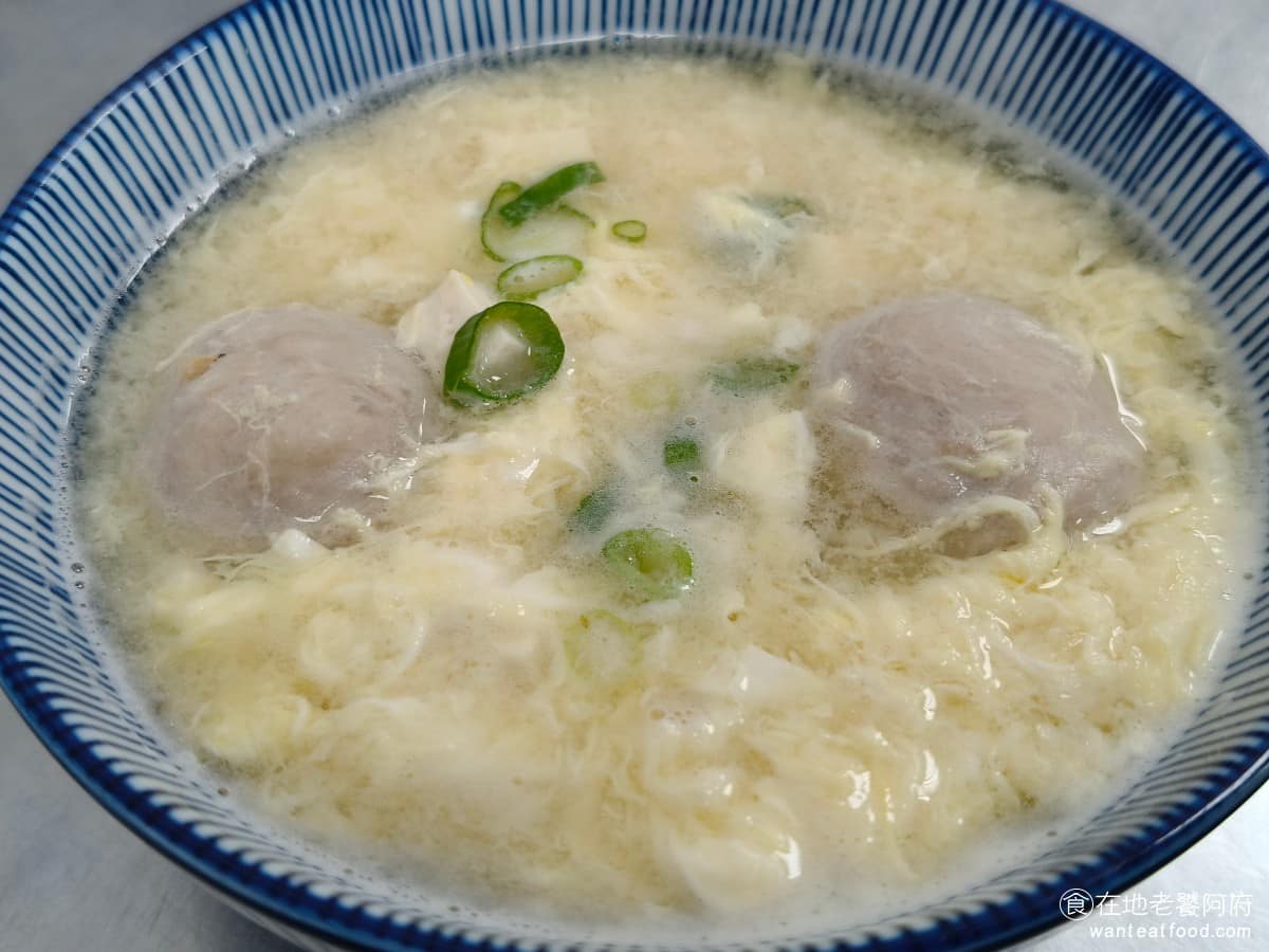 三姐涼麵 三姐涼麵菜單 三姐涼麵推薦 內湖區美食 內湖美食 三合一綜合湯 味增湯加上蛋花、貢丸或魚丸(可自選),三種料放在同一碗裡,份量不算少,湯頭喝起來順口、不死鹹,拿來配涼麵解膩,剛剛好。 @在地老饕阿府