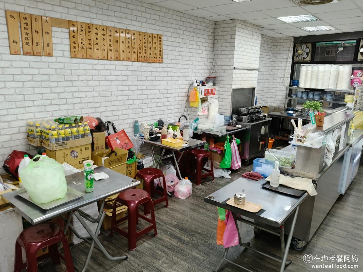 三姐涼麵 三姐涼麵菜單 三姐涼麵推薦 內湖區美食 內湖美食 環境乾淨維持得很好,老闆娘的服務態度也非常好,還有客人買多了餐點,老闆還會幫忙拿上車。 @在地老饕阿府