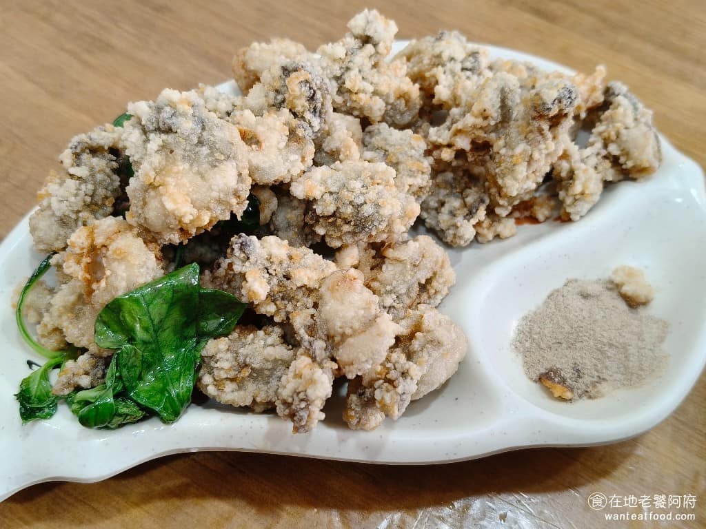 同心大腸蚵仔麵線二店 同心大腸蚵仔麵線二店菜單 同心大腸蚵仔麵線二店推薦 中正區美食 中正美食 蚵仔酥 現點現炸外皮香酥不油膩，蚵仔使用東石鮮蚵，鮮度明顯吃起來鮮味十足，沒有腥味，是店內表現很穩定的一道配菜，推薦搭配麵線一起點。 @在地老饕阿府