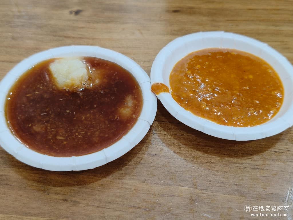 同心大腸蚵仔麵線二店 同心大腸蚵仔麵線二店菜單 同心大腸蚵仔麵線二店推薦 中正區美食 中正美食 不加任何醬料，一切自己調味，雖然很方便，但如果不習慣自己加醬，會覺得還是希望，由店家來完成調味會更好。 @在地老饕阿府