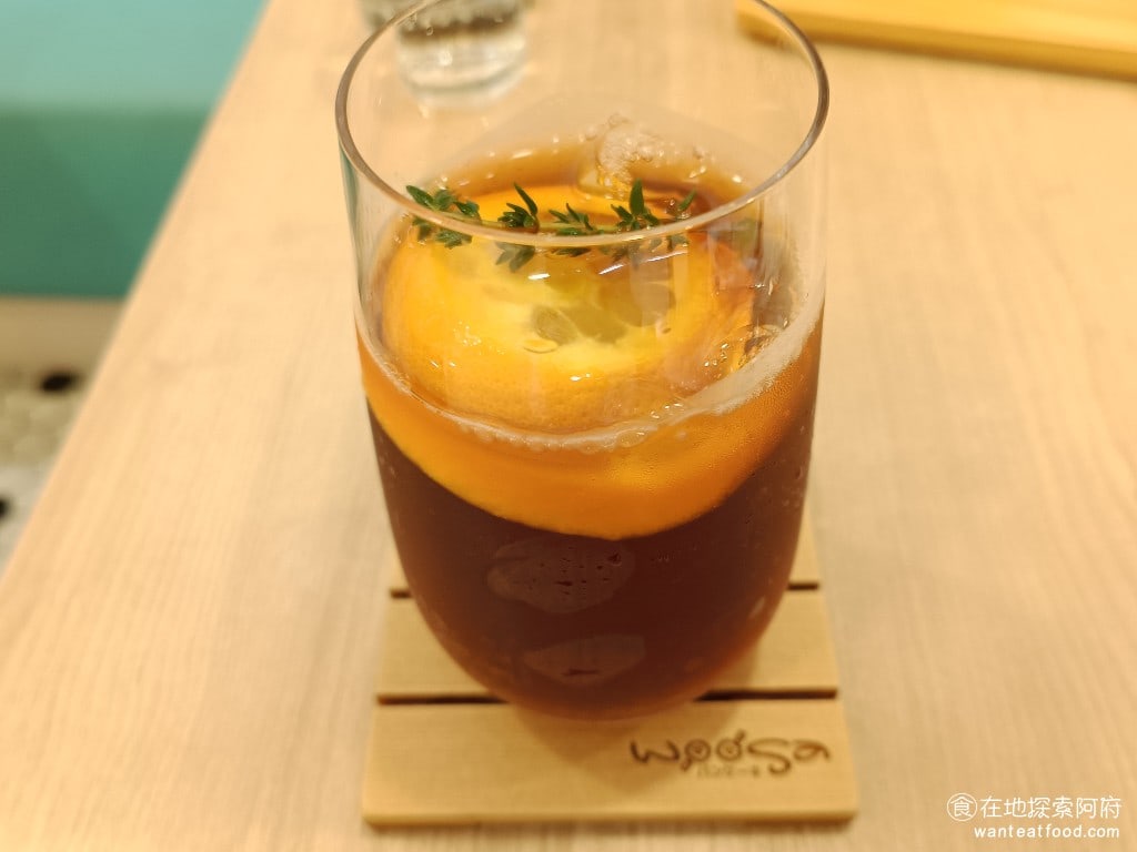 Woosa洋食パンケーキ 屋莎洋食鬆餅屋 台北松菸店 信義區美食 市政府美食 日式料理 天堂鳥冰茶 雖然這一杯茶的名稱取得非常厲害，但喝起來非常普通，個人覺得不就是紅茶而已嗎？ @在地老饕阿府
