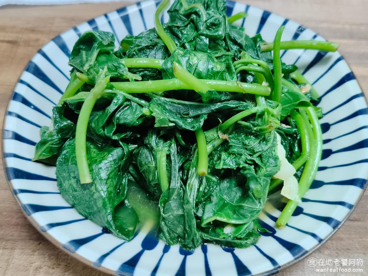 古伯手工米苔目 古伯手工米苔目菜單 古伯手工米苔目推薦 三峽區美食 三峽美食 台灣小吃 米苔目 燙青菜 完全清燙的做法,沒有多餘調味,吃起來非常清爽。 @在地老饕阿府