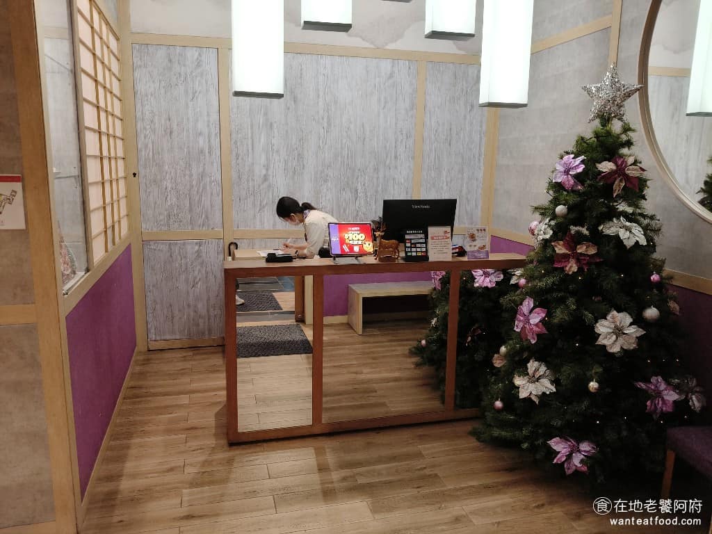 陶板屋台北復興北店 陶板屋台北復興北店菜單 陶板屋台北復興北店推薦 松山區美食 松山美食 餐廳採用紫色系為主色調，搭配大量木質裝飾，營造出自然簡約，又有質感的風格。 @在地老饕阿府