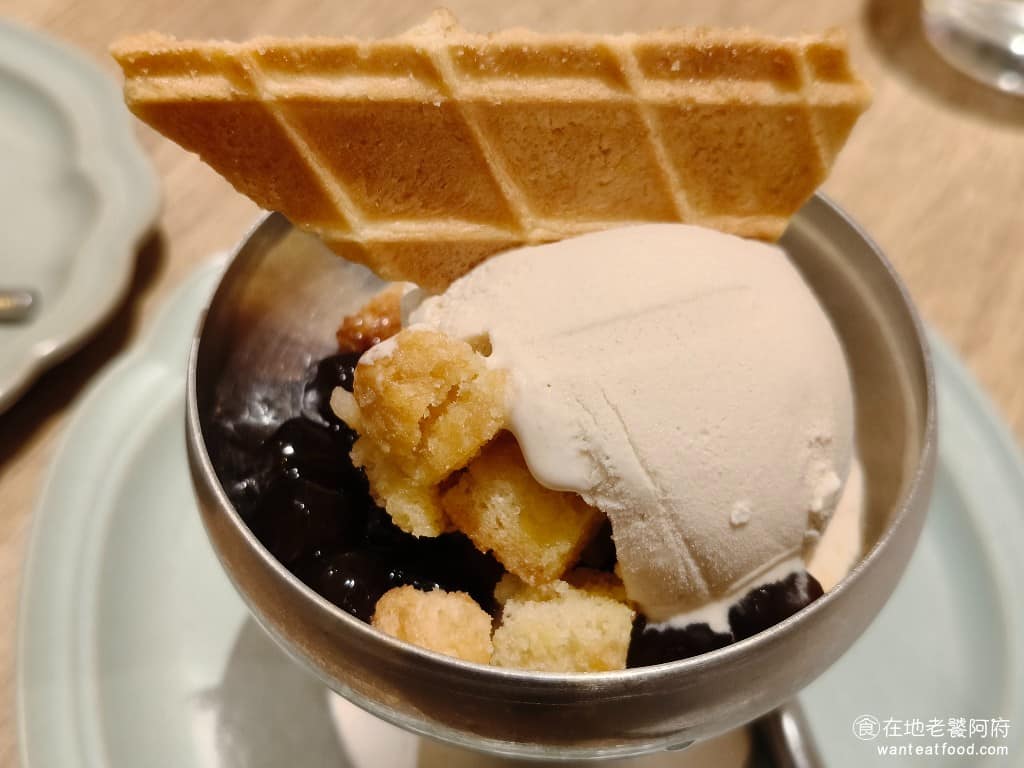 陶板屋台北復興北店 陶板屋台北復興北店菜單 陶板屋台北復興北店推薦 松山區美食 松山美食 黑糖珍珠冰淇淋 冰淇淋加餅乾和黑糖醬，黑糖珍珠入味，口感Q彈，冰淇淋有濃郁奶茶香，夏天吃很消暑。 @在地老饕阿府