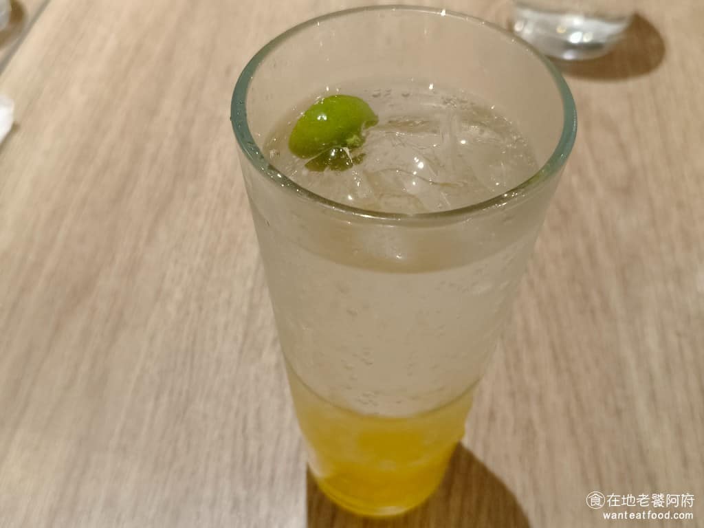 陶板屋台北復興北店 陶板屋台北復興北店菜單 陶板屋台北復興北店推薦 松山區美食 松山美食 柚香氣泡飲 像雪碧加柚子果醬，酸甜帶氣泡，清爽好喝。 @在地老饕阿府