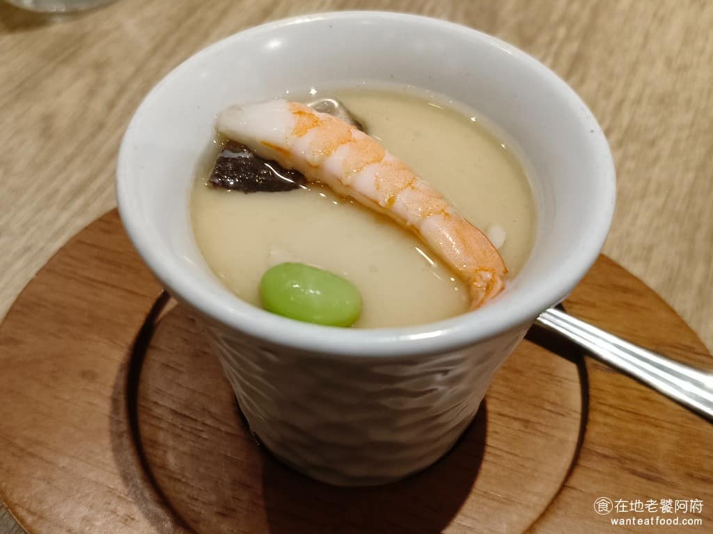 陶板屋台北復興北店 陶板屋台北復興北店菜單 陶板屋台北復興北店推薦 松山區美食 松山美食 海鮮茶碗蒸 日式蒸蛋加入整尾蝦子、蛤蜊肉、香菇等配料，蒸蛋口感軟嫩，海鮮味道鮮甜，溫度夠熱，吃起來很舒服。 @在地老饕阿府