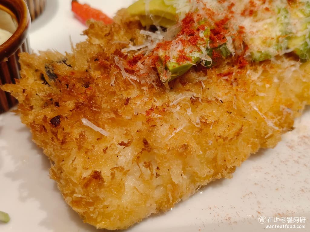 La Ohana LaLaport南港店 LaLaport南港店菜單 LaLaport南港店推薦 《La Ohana LaLaport南港店》的魚排料理得非常好，相比於其他雲雀集團的品牌這裡的魚，吃起來更新鮮口感更好。 @在地老饕阿府