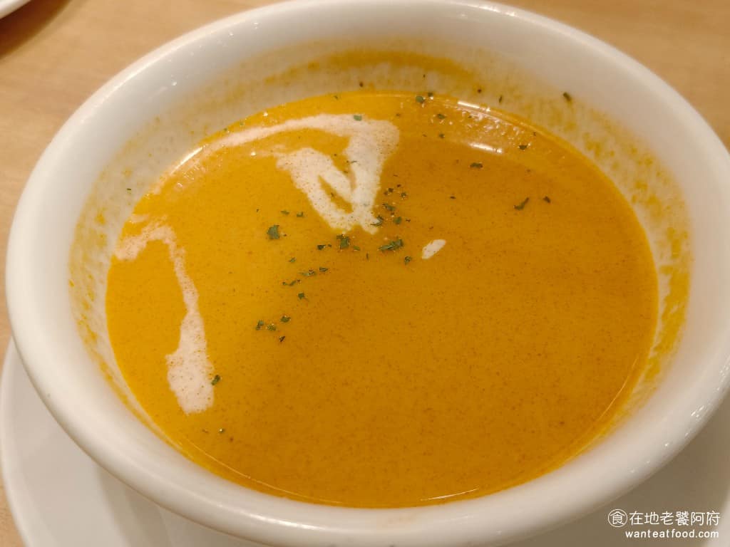 La Ohana LaLaport南港店 LaLaport南港店菜單 LaLaport南港店推薦 蝦味番茄湯 蝦味很重番茄湯底也能喝到濃濃的番茄味，只不過蝦味的比重偏高，要喜歡蝦味的人才比較推薦。 @在地老饕阿府