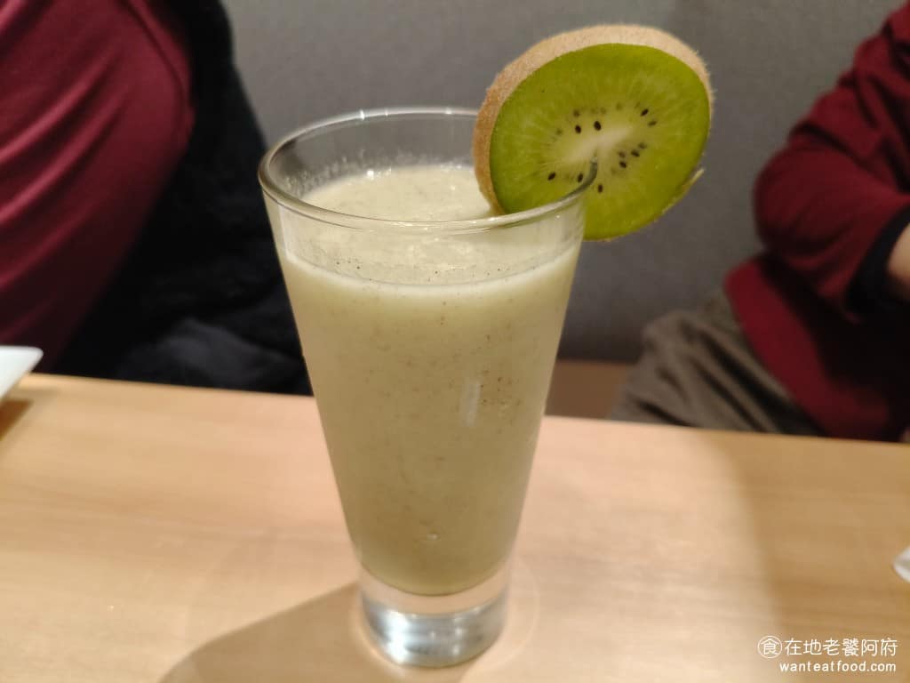 La Ohana LaLaport南港店 LaLaport南港店菜單 LaLaport南港店推薦 奇異果蘋果汁 @在地老饕阿府