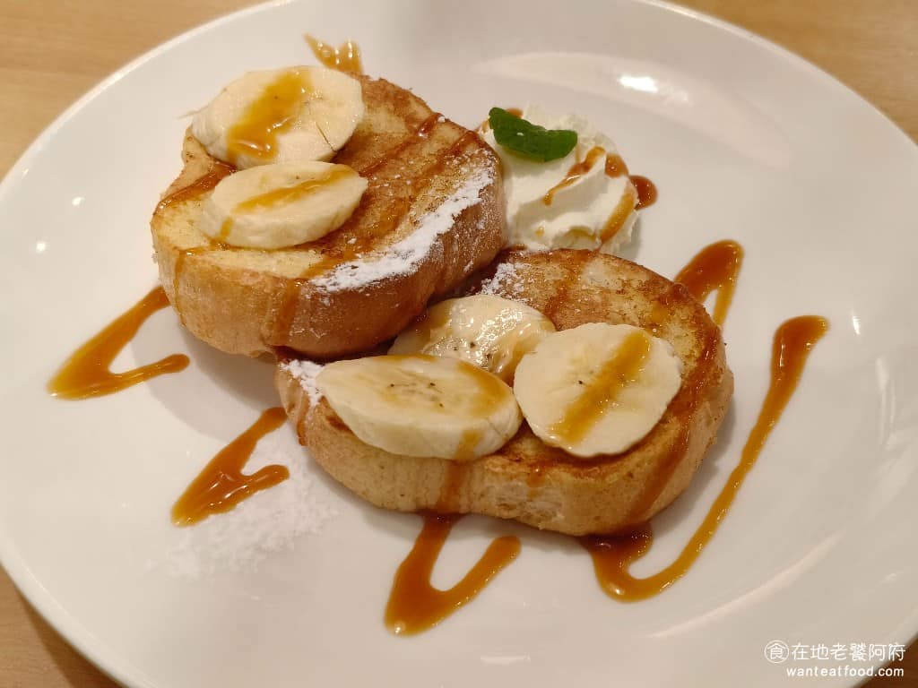 La Ohana LaLaport南港店 LaLaport南港店菜單 LaLaport南港店推薦 現烤法式吐司 外層帶淡淡焦香，香蕉和焦糖醬，甜而不膩。一份有兩片，味道上尚可，但口感很不好，土司吃起來濕濕的，而且很硬、很難咬，吐司邊更硬，其他甜點還比較好吃，不太推薦點這個。 @在地老饕阿府
