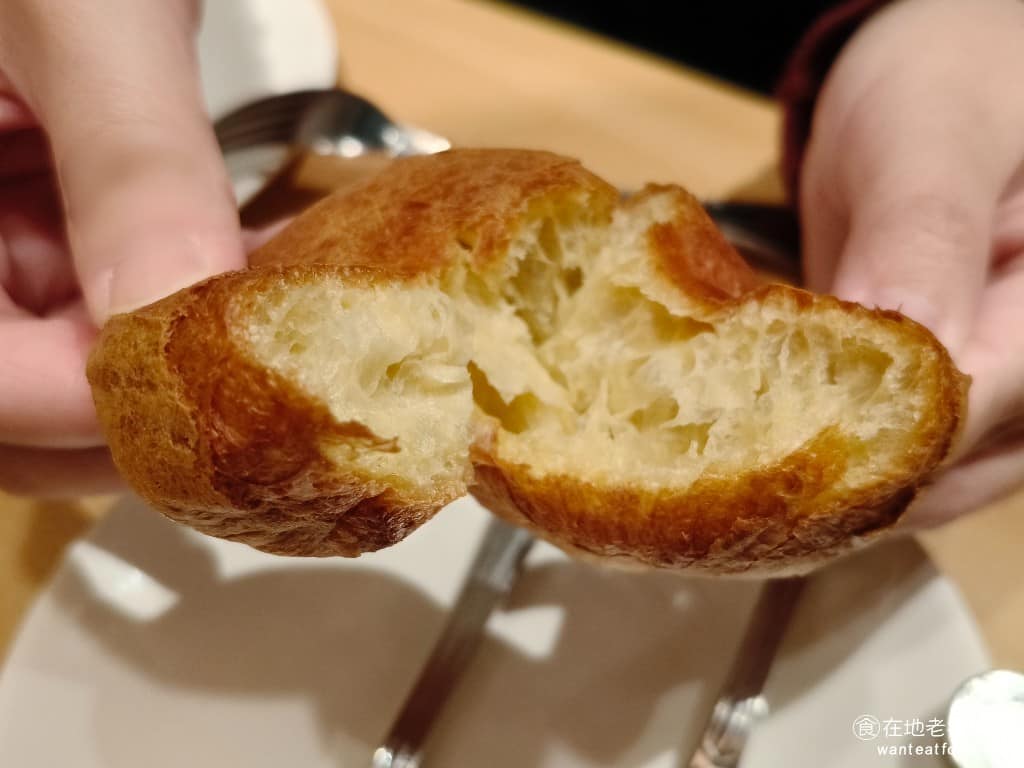 La Ohana LaLaport南港店 LaLaport南港店菜單 LaLaport南港店推薦 雖然外皮酥脆，但有些不是剛烤好的，所以吃起來較冷，口感就會偏硬。 @在地老饕阿府