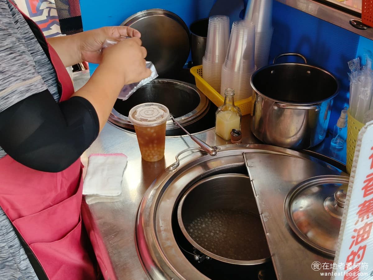 七堵粉圓冰 七堵粉圓冰菜單 七堵粉圓冰推薦 基隆市美食 甜點點心 粉圓冰 飲品飲料 糖和冰的甜度都可以依照個人喜好調整,不加粉圓的話,還能折 5 元,變成單純飲料的版本。 @在地老饕阿府