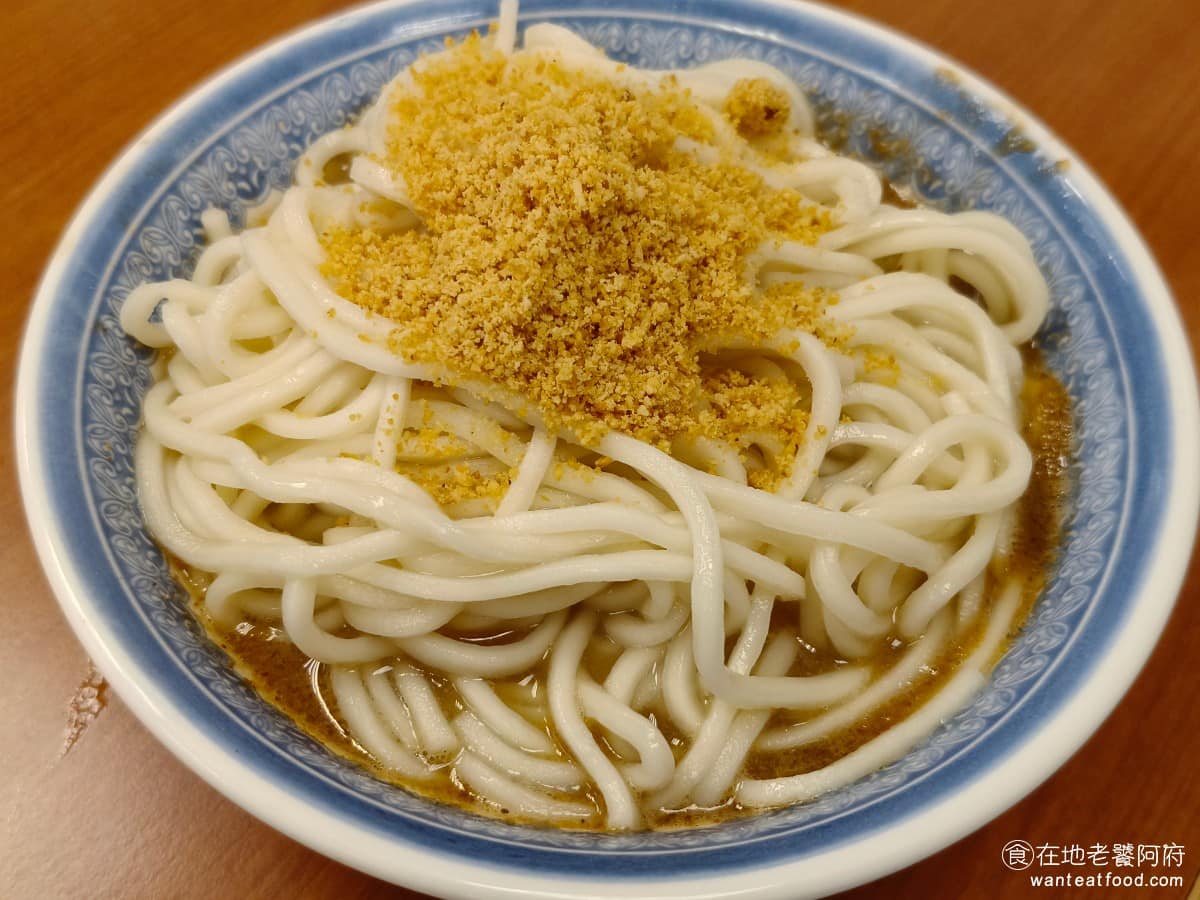 永康牛肉麵 永康牛肉麵菜單 永康牛肉麵推薦 大安區美食 大安美食 東門美食 擔擔麵 麻醬味道非常香濃，帶點微微的辣味，辣度比例控制得很好，不會蓋過麻醬本身的香氣，整體處理得很有水準，上面撒上花生粉，味道也非常的香。 @在地老饕阿府