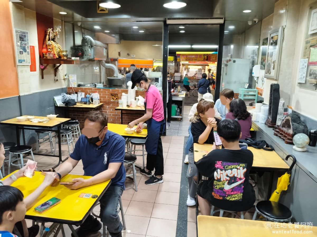 大陳記古早味麵店 大陳記古早味麵店菜單 大陳記古早味麵店推薦 內湖區美食 內湖美食 港墘美食 翻桌速度快，等位的話大約十到十五分鐘內通常能入座，如果是外帶的話，建議用餐時間提前打電話。 @在地老饕阿府