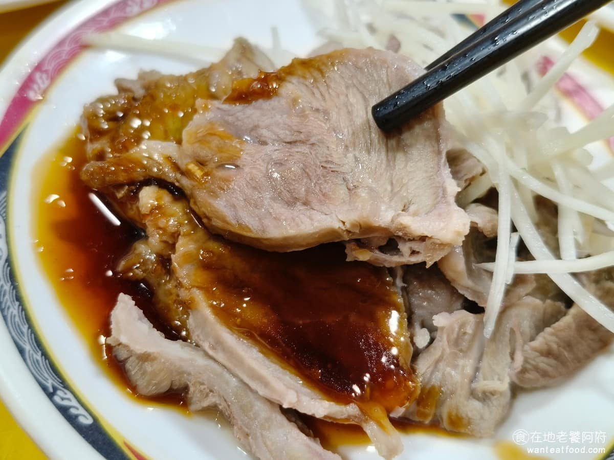 大陳記古早味麵店 大陳記古早味麵店菜單 大陳記古早味麵店推薦 內湖區美食 內湖美食 港墘美食 吃起來很新鮮，搭配的醬油膏味道夠，這次吃到的部位，沒什麼缺點。但有時會太硬就是了。 @在地老饕阿府