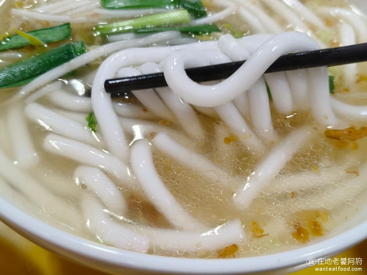 大陳記古早味麵店 大陳記古早味麵店菜單 大陳記古早味麵店推薦 內湖區美食 內湖美食 港墘美食 喜歡重口味的人可能會覺得不夠，而且湯頭會有一點油膩感。相比之下，餛飩湯的湯頭就比較清爽很多。 @在地老饕阿府