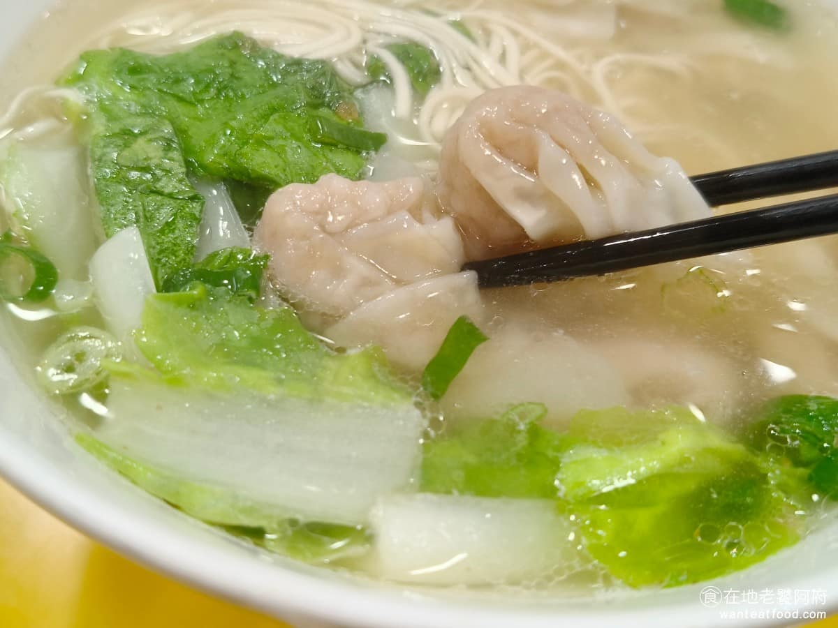 大陳記古早味麵店 大陳記古早味麵店菜單 大陳記古早味麵店推薦 內湖區美食 內湖美食 港墘美食 餛飩一直是這裡另一道點餐率高的品項，甚至很多老客人，都會和他們直接買餛飩回家煮來吃。 @在地老饕阿府