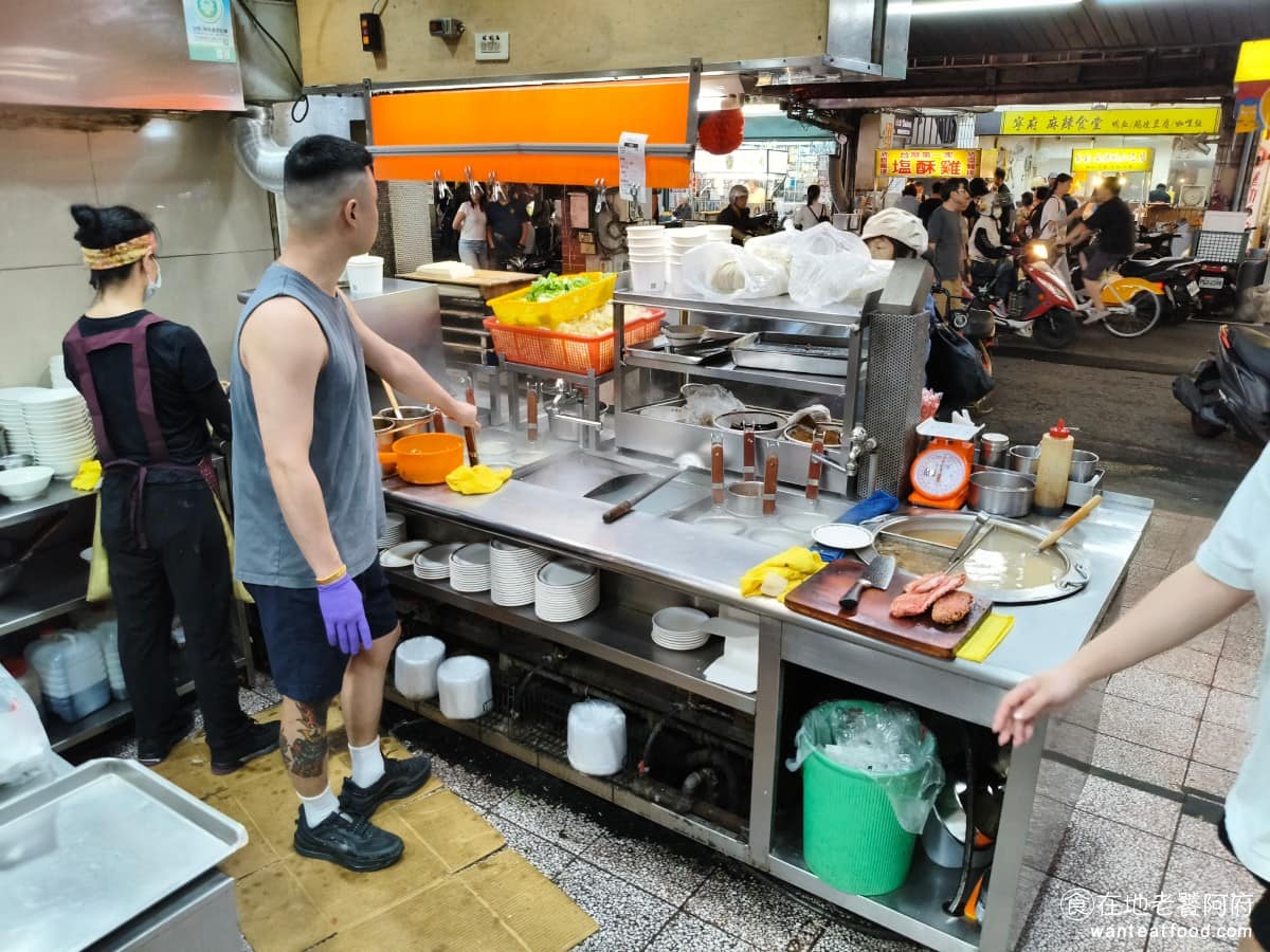 大陳記古早味麵店 大陳記古早味麵店菜單 大陳記古早味麵店推薦 內湖區美食 內湖美食 港墘美食 《大陳記古早味麵店》核心是台式古早味乾麵，麻醬麵、醋麵、意麵，全部都有賣，麵體提供粗細選擇，醬汁調味走傳統路線，多年來始終沒變過。 @在地老饕阿府