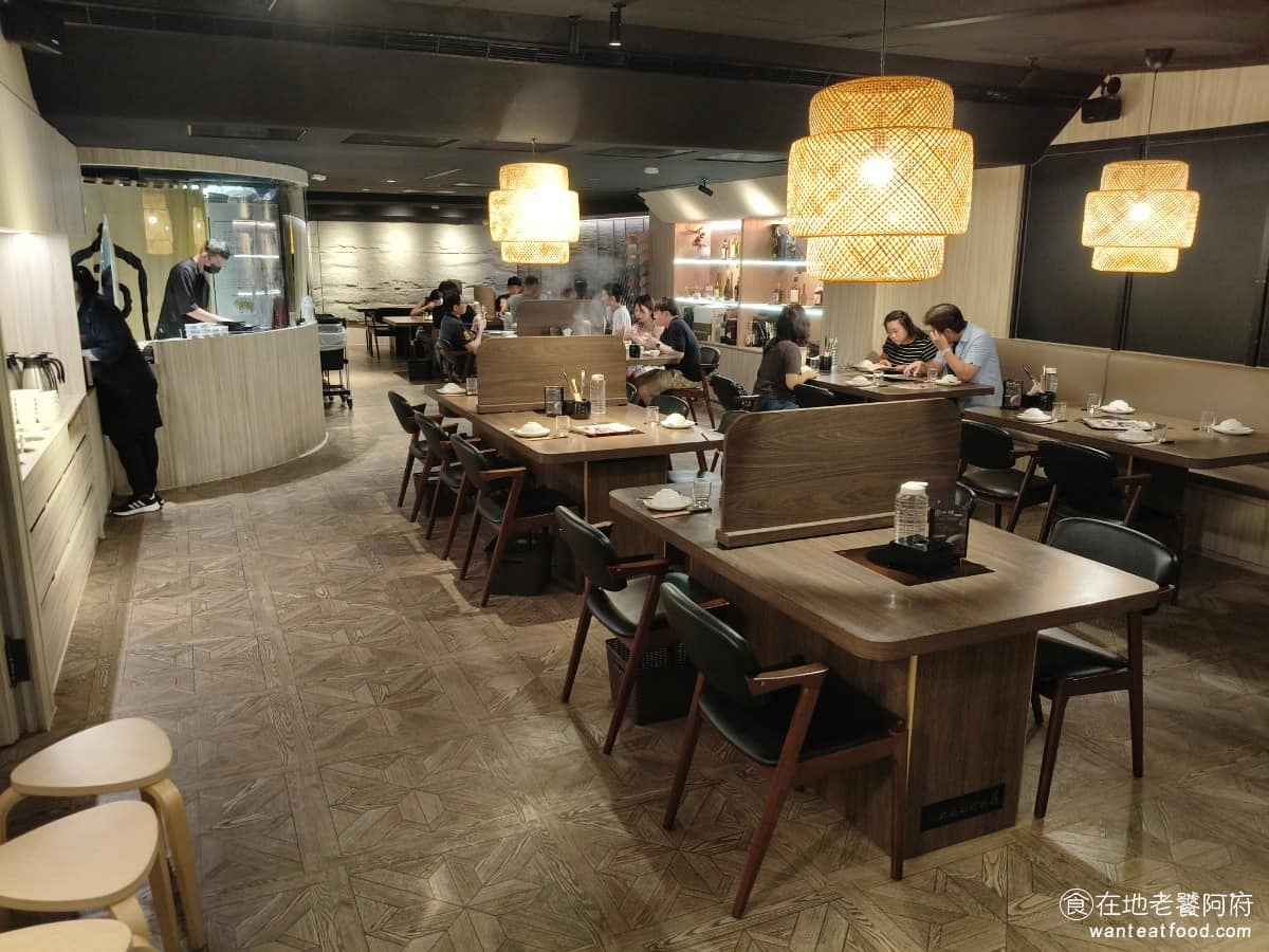 宣牛溫體牛肉火鍋光復店 宣牛溫體牛肉火鍋光復店菜單 宣牛溫體牛肉火鍋光復店推薦 大安區美食 《宣牛》的第一間店2021年時，開在復興北路，老闆本身是台南人，想把家鄉的牛肉湯味道帶到台北來。 @在地老饕阿府