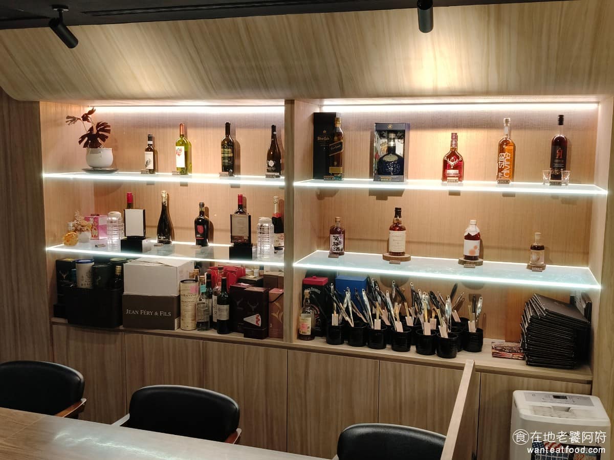 宣牛溫體牛肉火鍋光復店 宣牛溫體牛肉火鍋光復店菜單 宣牛溫體牛肉火鍋光復店推薦 大安區美食 因為生意還不錯，2023 年在光復南路開了第二間店，也就是這篇文章介紹的光復店，《宣牛溫體牛肉火鍋 光復店》除了保留火鍋的部分，也加入更多熱炒，跟川味料理，讓菜單選擇更豐富一些。 @在地老饕阿府