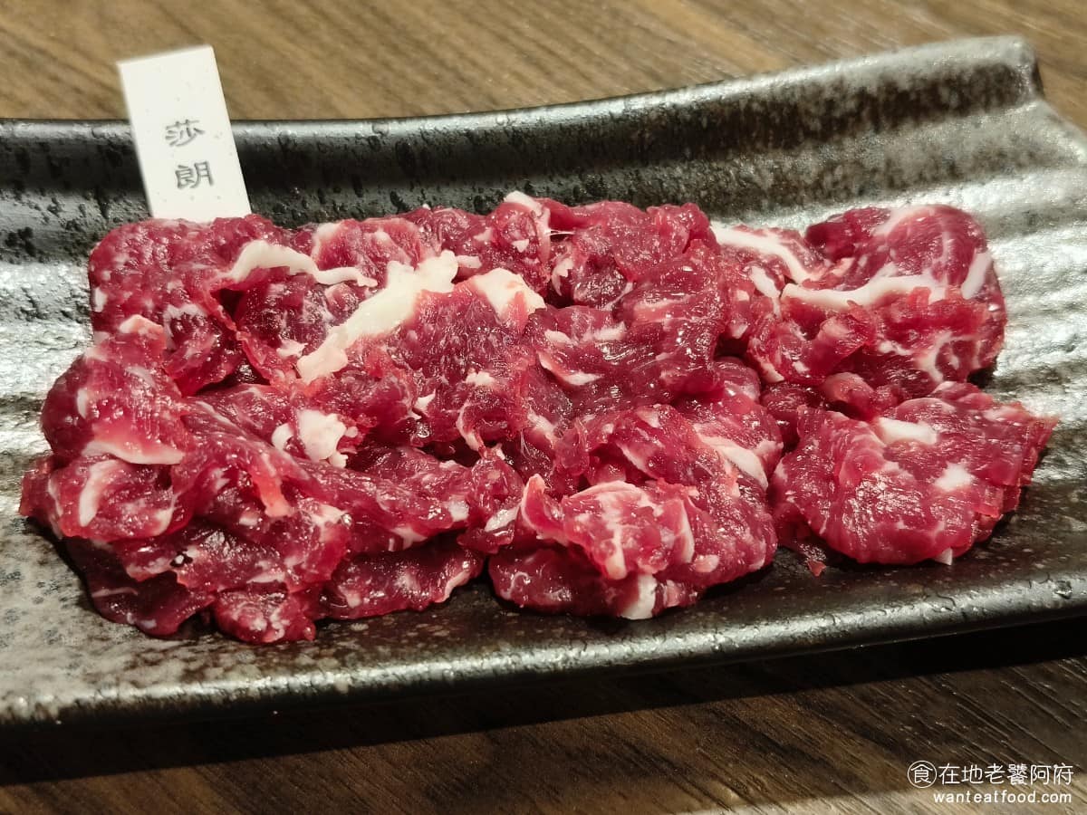宣牛溫體牛肉火鍋光復店 宣牛溫體牛肉火鍋光復店菜單 宣牛溫體牛肉火鍋光復店推薦 大安區美食 頂級上選溫體牛 油花比赤身牛肉明顯，涮三到五秒，吃三分熟最合適，口感比赤身牛肉更軟一些。 @在地老饕阿府