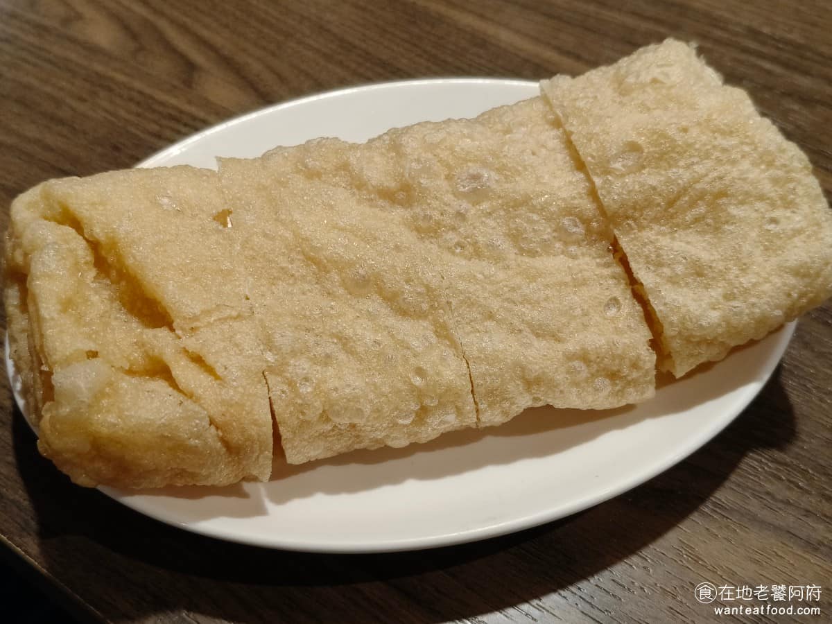 宣牛溫體牛肉火鍋光復店 宣牛溫體牛肉火鍋光復店菜單 宣牛溫體牛肉火鍋光復店推薦 大安區美食 豆皮 因為這裡的火鍋料種類不算特別多，所以非常推薦點一份豆皮作為墊底。 @在地老饕阿府