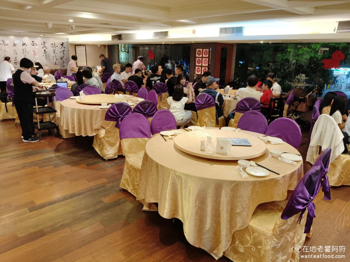 榮榮園浙寧餐廳 榮榮園浙寧餐廳菜單 榮榮園浙寧餐廳推薦 大安區美食 大安美食 大安站美食 中式料理 比較需要留意的是,如果剛好有其他包廂在辦活動或比較大聲,聲音會傳過來,用餐時可能會覺得有點吵。整體來說,空間夠大動線也順,但隔音這塊確實不太好。 @在地老饕阿府