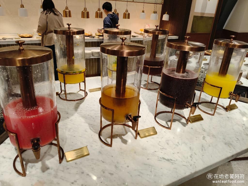 朵頤牛排台北新光站前店 朵頤牛排台北新光站前店菜單 朵頤牛排台北新光站前店推薦 中正區美食 果汁區 果汁的種類超多，有提供西瓜汁、翡翠綠茶、烏梅汁、柳丁汁、百香果汁、檸檬水，以及大吉嶺紅茶。 @在地老饕阿府