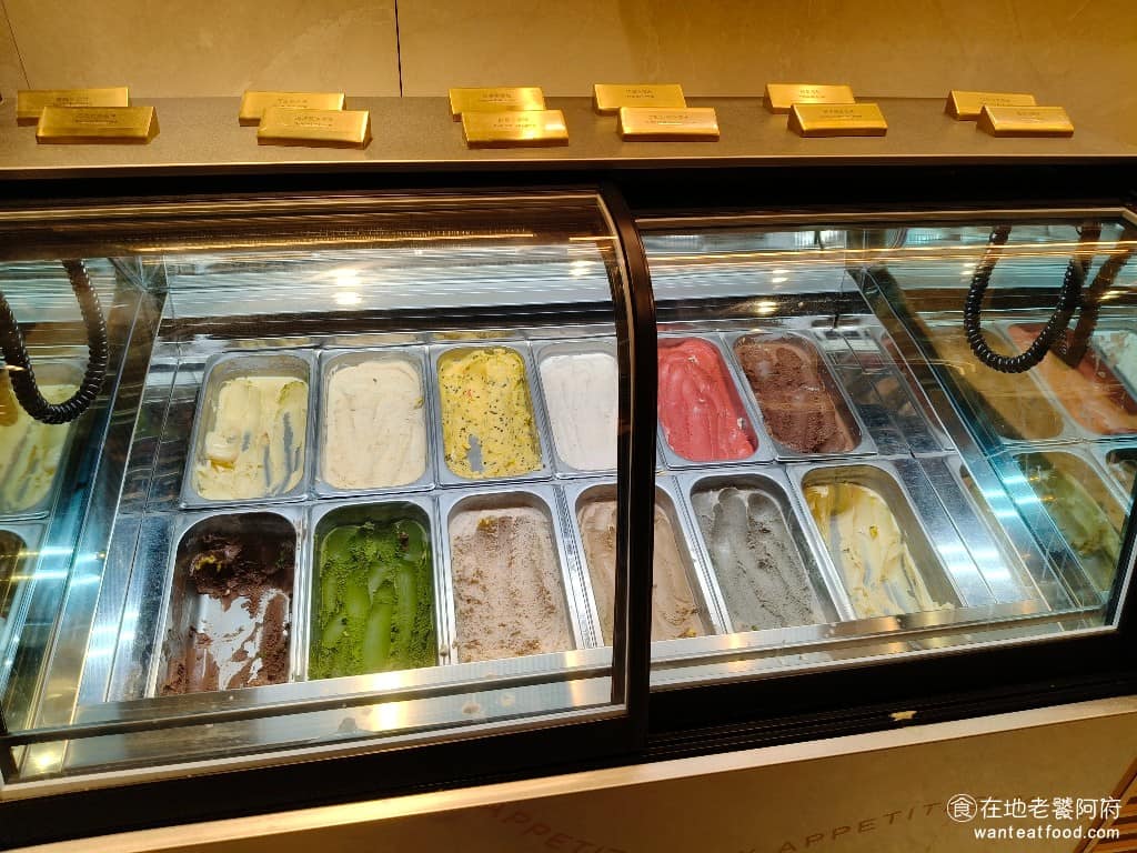 朵頤牛排台北新光站前店 朵頤牛排台北新光站前店菜單 朵頤牛排台北新光站前店推薦 中正區美食 冰淇淋的口味有超多種，巧克力、香草、花生、濃抹茶、紅豆、百香果、太妃糖、芋頭、黑芝麻、草莓。 @在地老饕阿府