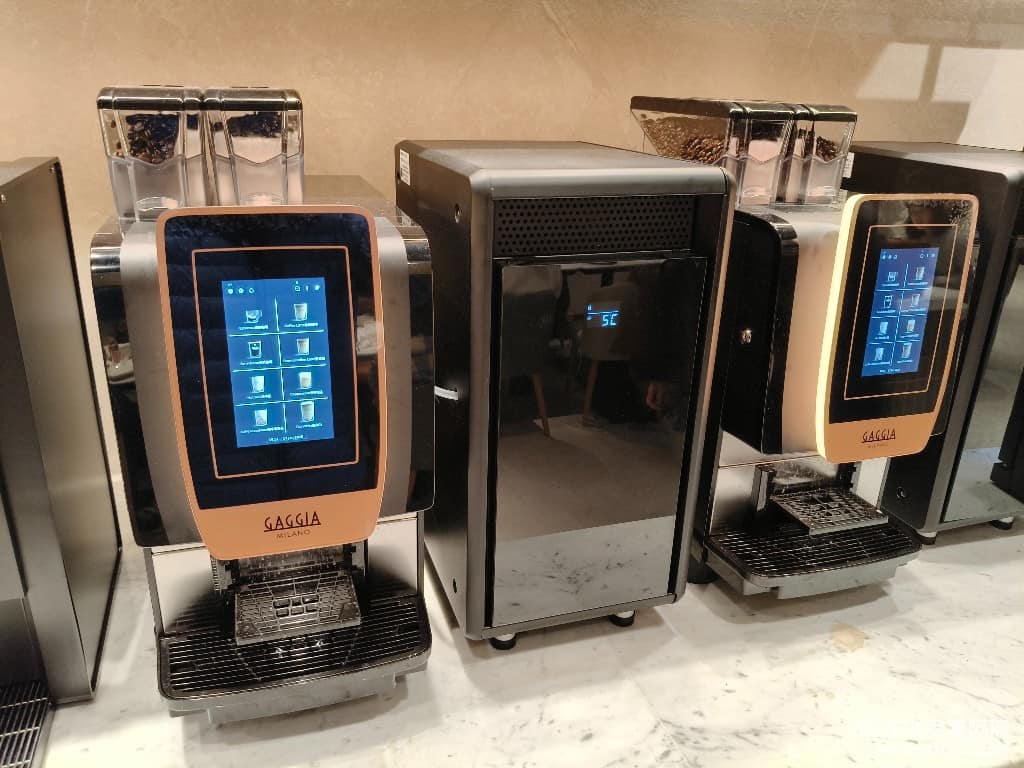 朵頤牛排台北新光站前店 朵頤牛排台北新光站前店菜單 朵頤牛排台北新光站前店推薦 中正區美食 咖啡機是 MILANO 的，有提供濃縮咖啡、美式咖啡、拿鐵咖啡、卡布奇諾、熱牛奶、重拿鐵。 @在地老饕阿府