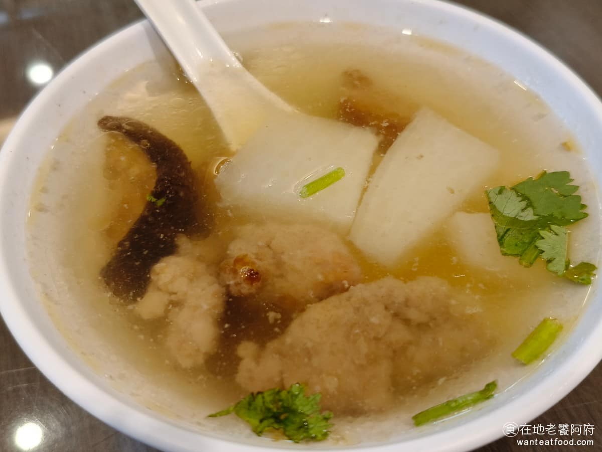 阿華圓環肉羹 阿華圓環肉羹菜單 阿華圓環肉羹推薦 內湖區美食 內湖美食 港墘美食 台灣小吃 肉羹 排骨酥湯 這間店最特別的就是,同時有兩個招牌的湯,排骨酥湯和肉羹湯,個人推薦兩個都可以點,各有特色。 @在地老饕阿府