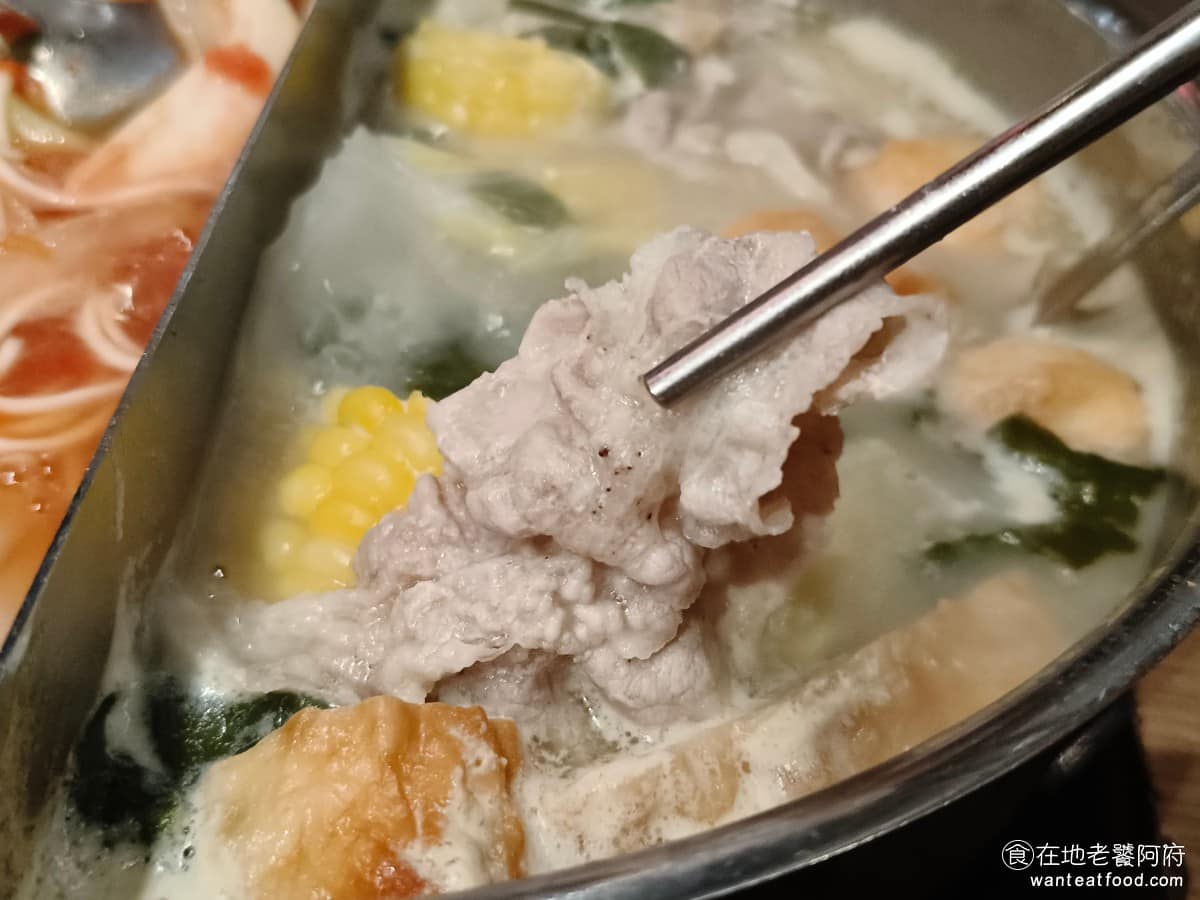 涮乃葉汐止遠雄店 涮乃葉汐止遠雄店菜單 涮乃葉汐止遠雄店推薦 汐止區美食 汐止美食 這裡的每一種肉,都切得非常薄,有人說是缺點,但我反而覺得這樣很好,因為吃起來不會太硬,可以大口吃,而且非常順口。 @在地老饕阿府