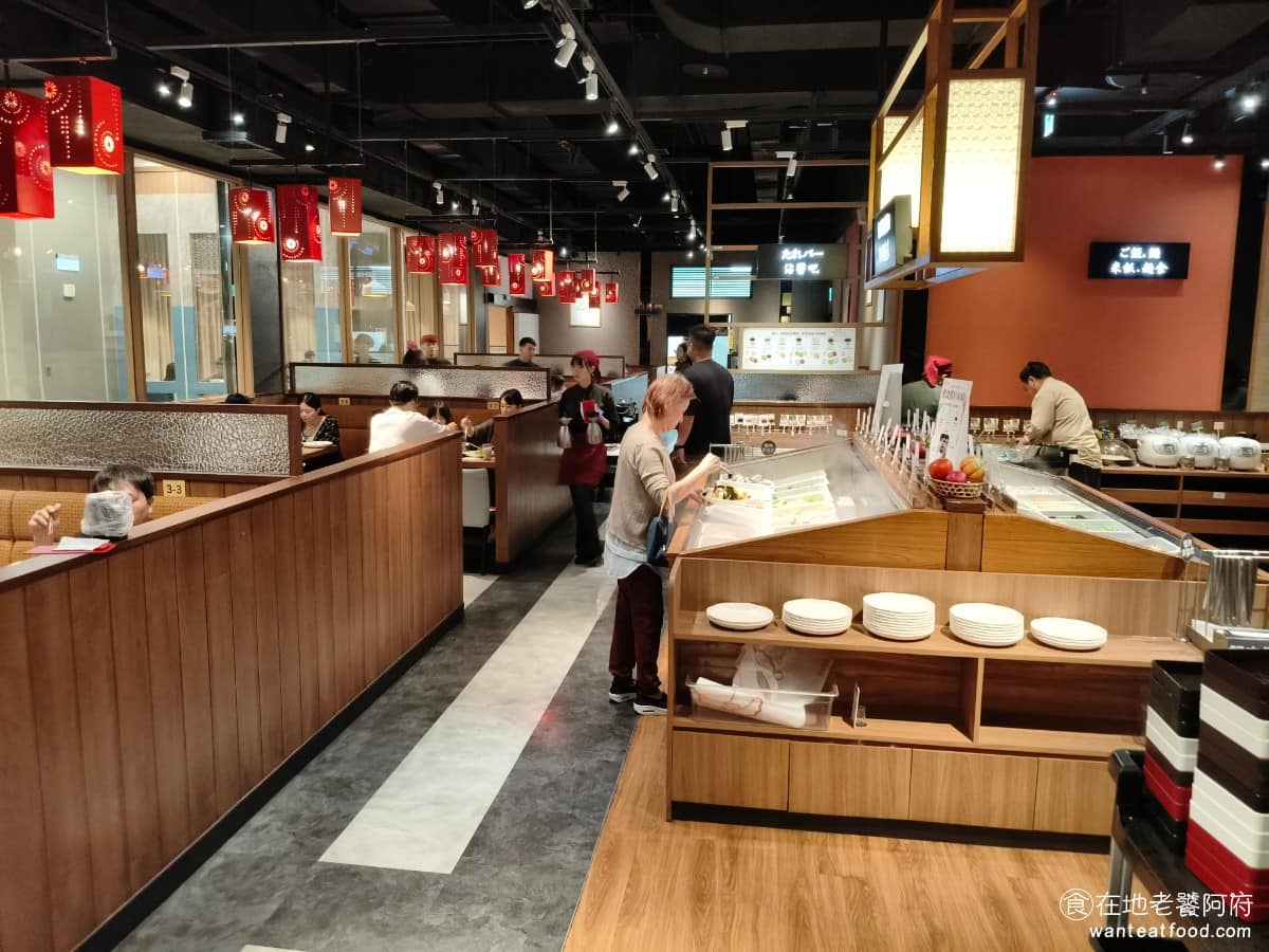 涮乃葉汐止遠雄店 涮乃葉汐止遠雄店菜單 涮乃葉汐止遠雄店推薦 汐止區美食 汐止美食 這裡的蔬菜區,是招牌賣點,種類多達二三十種,用水霧保鮮的方式陳列,看起來像走進市場選菜。 @在地老饕阿府