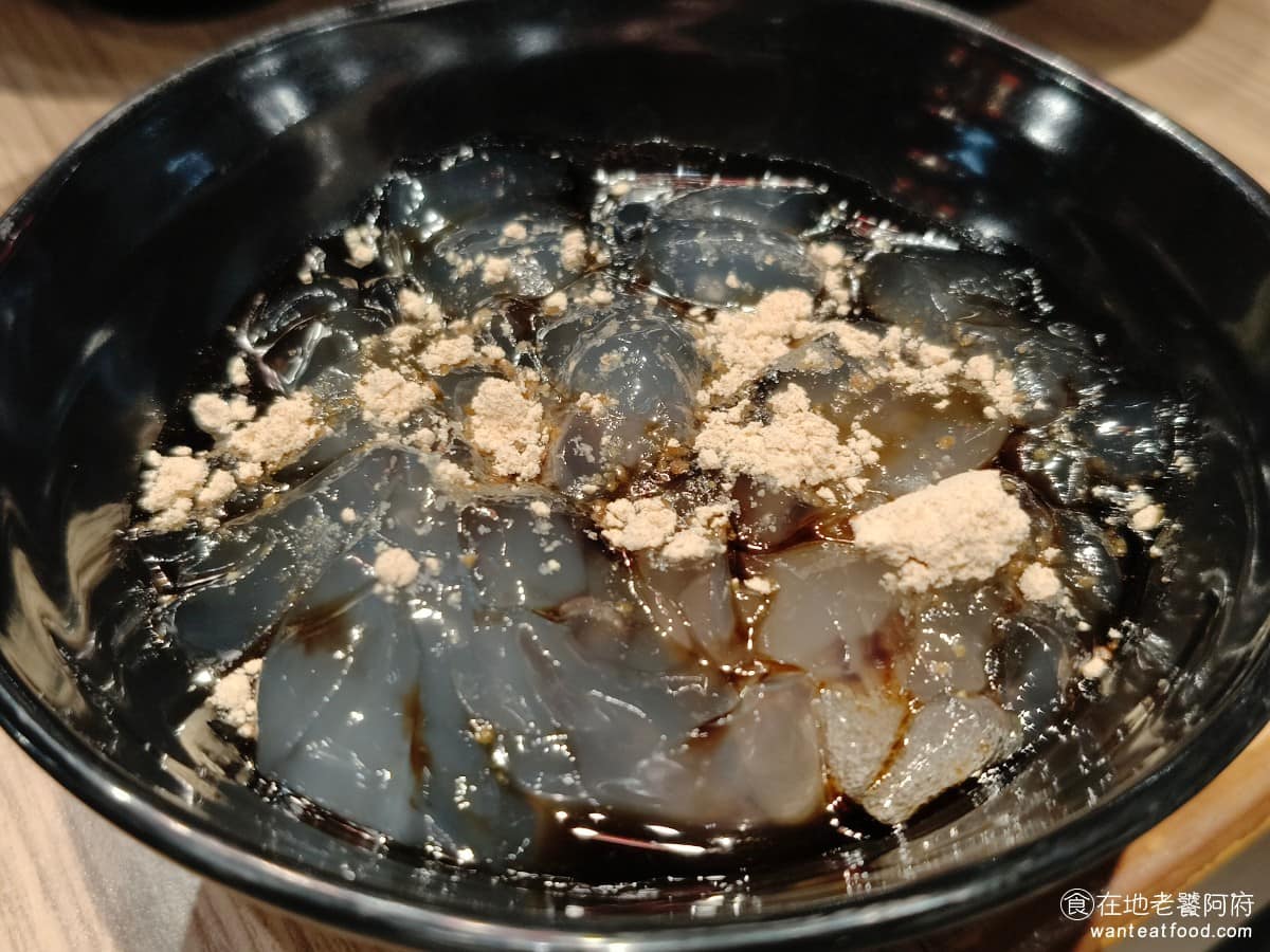 涮乃葉汐止遠雄店 涮乃葉汐止遠雄店菜單 涮乃葉汐止遠雄店推薦 汐止區美食 汐止美食 手作蕨餅 口感很Q,沾黃豆粉吃,不會太甜帶點清爽感,只是吃的時候要小心,不要吃太大口或用吞的,很危險。 @在地老饕阿府