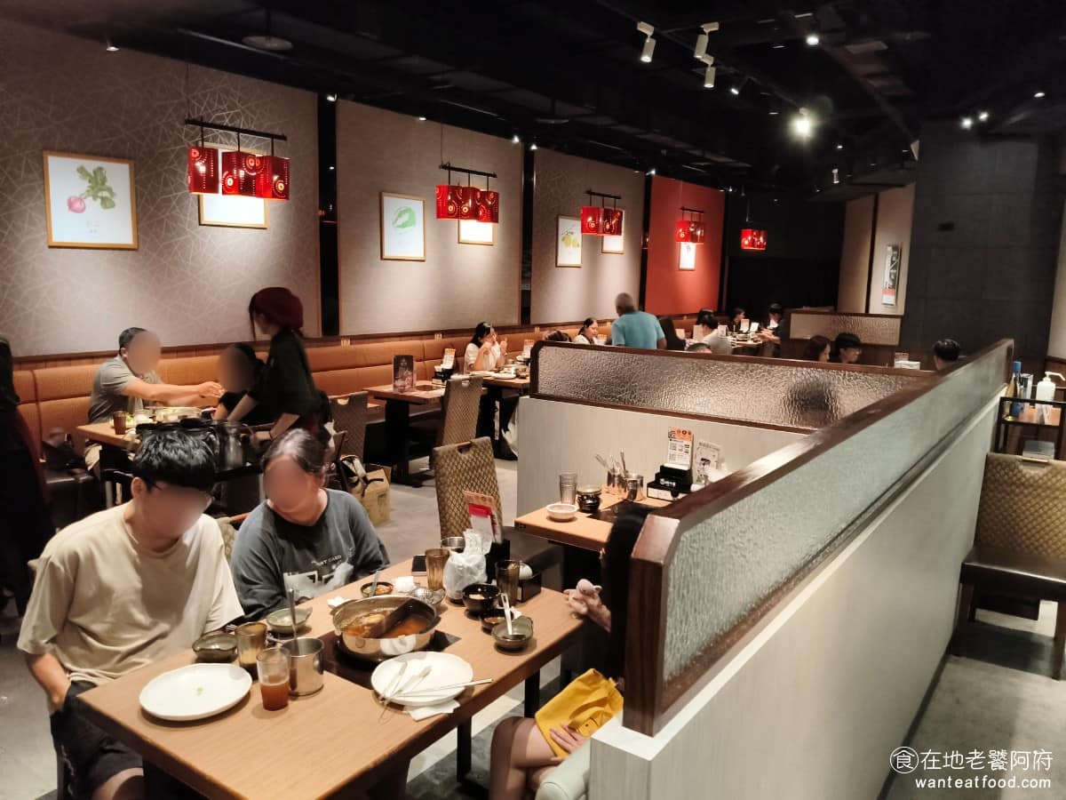 涮乃葉汐止遠雄店 涮乃葉汐止遠雄店菜單 涮乃葉汐止遠雄店推薦 汐止區美食 汐止美食 店內走木質裝潢,走的是日式簡約風格,質感不錯,冷氣也開得很涼爽,挑高也高,吃火鍋不會覺悶熱。 @在地老饕阿府