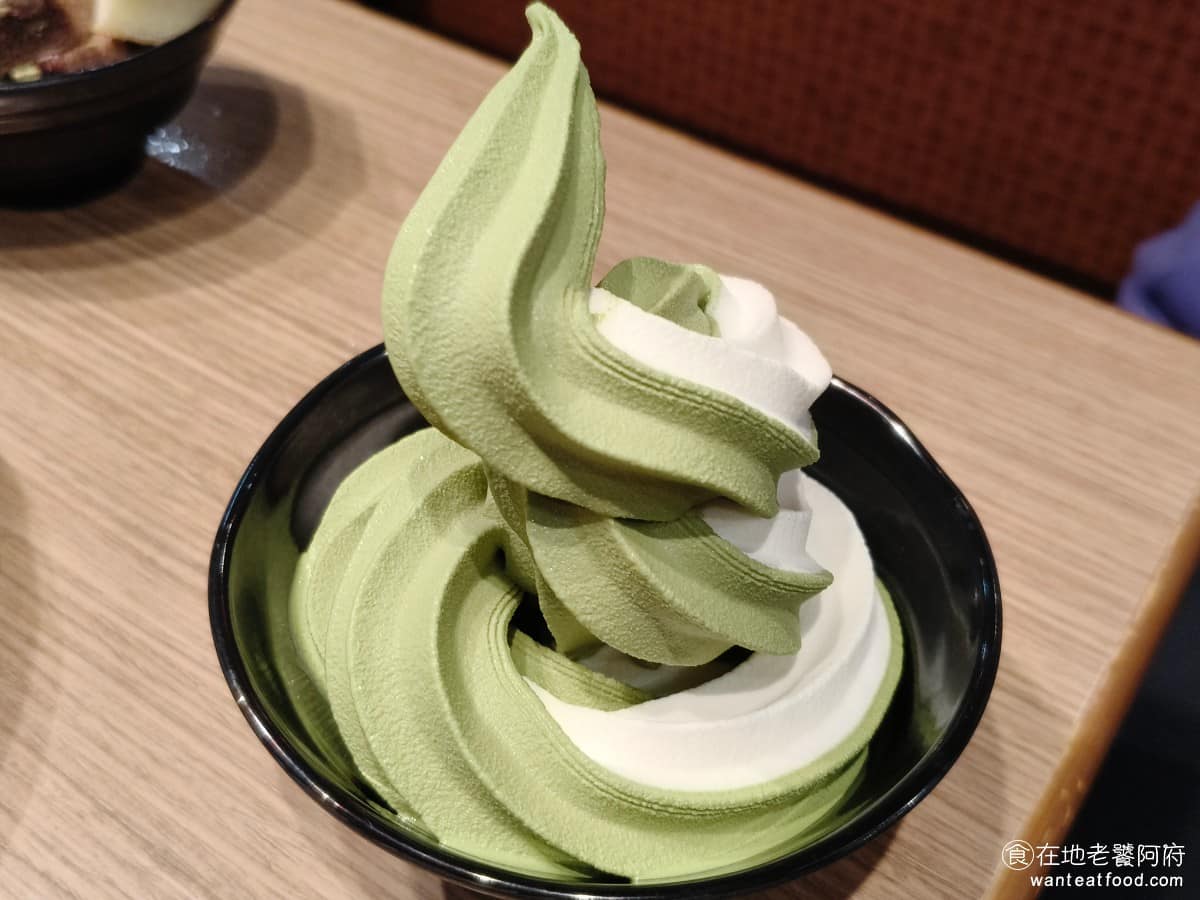 涮乃葉汐止遠雄店 涮乃葉汐止遠雄店菜單 涮乃葉汐止遠雄店推薦 汐止區美食 汐止美食 抹茶霜淇淋 口味有抹茶、香草、綜合三種,個人偏好抹茶的濃郁感,喜歡的話還能自己加芝麻脆片等配料,只是味道吃起來有點普通。 @在地老饕阿府
