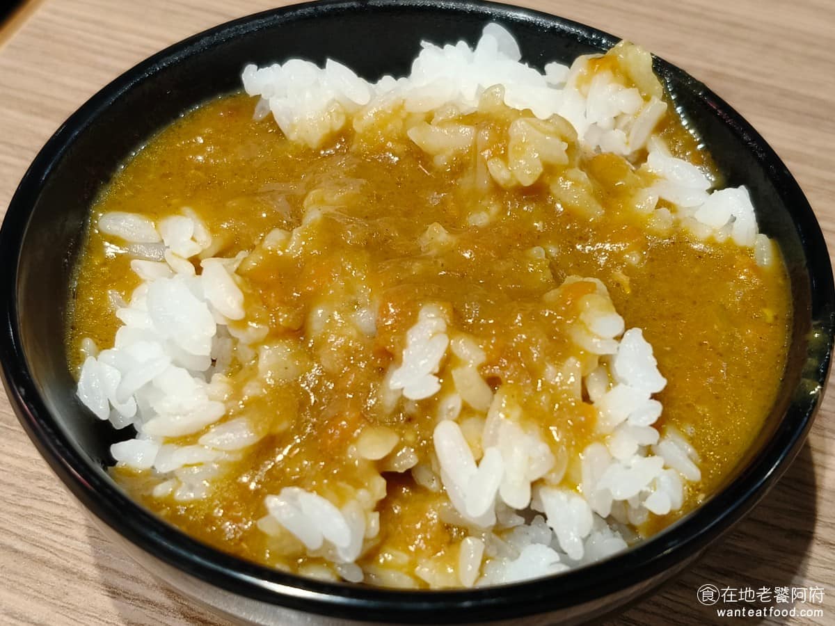 涮乃葉汐止遠雄店 涮乃葉汐止遠雄店菜單 涮乃葉汐止遠雄店推薦 汐止區美食 汐止美食 咖哩飯 用多種辛香料,加水果熬煮而成,帶點回甘的甜味,是這家店的招牌附餐之一。 @在地老饕阿府